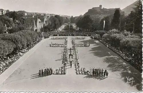 PC03050 Lourdes. Der Kreuzweg der Kranken während des Rosenkranzes. 1961. Yan