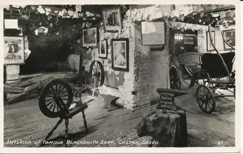 PC03534 Innenraum der berühmten Schmiedewerkstatt. Gretna Green. RP