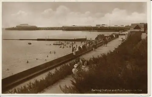 PC03690 Badestation und Pier. Clacton auf See. RP