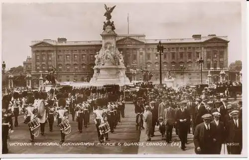 PC03921 Victoria Memorial. Buckingham Palace. Wachen. London. Valentine 98505. R