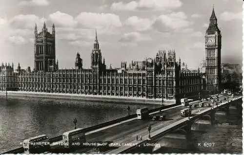 PC04031 Westminster Bridge. Häuser des Parlaments. London. Valentinstag. RP