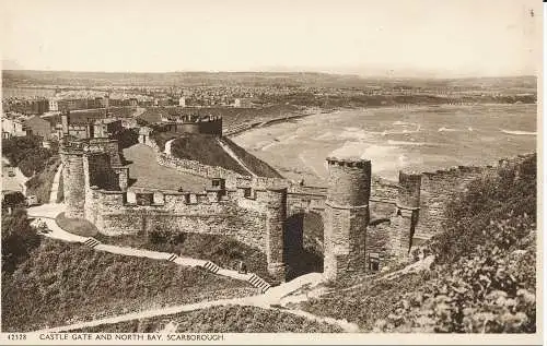 PC02260 Castle Gate und North Bay. Scarborough. H. Barton and Son Ltd