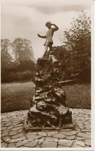 PC04077 Peter Pan Statue. Kensington Gardens. London. Valentine 98315. RP