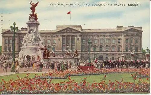 PC04171 Victoria Memorial. Buckingham Palace. 1952