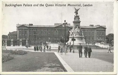 PC04206 Buckingham Palace. Queen Victoria Memorial. London