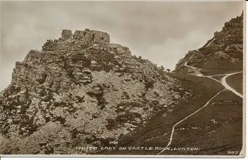 PC05311 Weiße Dame auf Schlossfelsen. Lynton