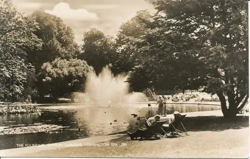 PC05386 Brunnen. Jephson Gardens. Lemington Spa. RP