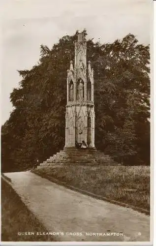 PC04983 Queen Eleanors Cross. Northampton. RP