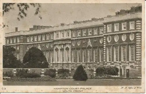 PC05456 Hampton Court Palace. Südfront. H.M. Büro der Werke