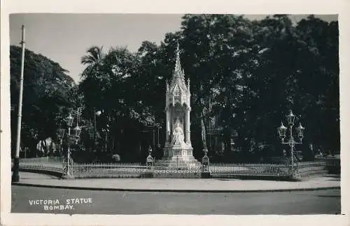 PC05475 Victoria Statue. Bombay. Agfa