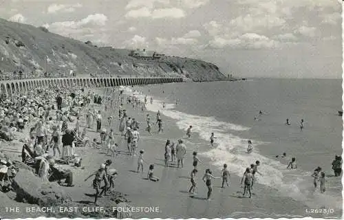 PC07098 Der Strand. East Cliff. Folkestone. Valentinstag. Silber. 1958