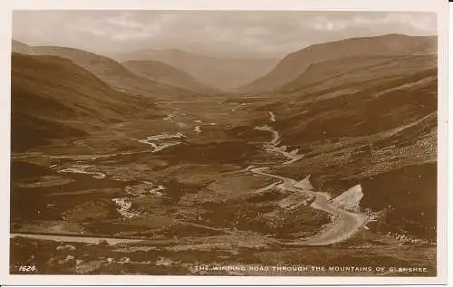 PC08272 Die kurvenreiche Straße durch die Berge von Glenshee. Weiß. Das Beste von allem.