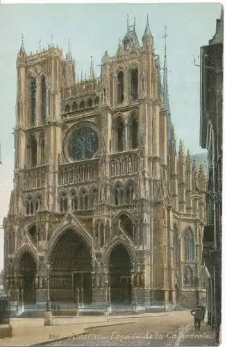 PC10112 Amiens. Fassade der Kathedrale. L. V und Co. Nr. 395