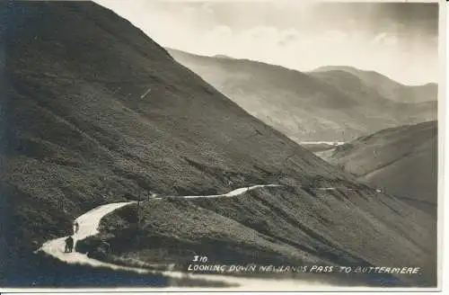 PC07908 Looking Down Newlands Pass zu Buttermere. W.G. Haworth. RP