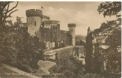 PC11818 Die Terrasse. Eastnor Castle. Ledbury. Tilley