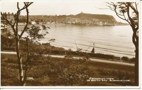 PC08120 Bezaubernder Blick auf South Bay. Scarborough. Bamforth. Nr. 124. RP. 1956