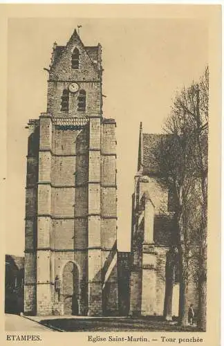 PC09781 Stufen. Kirche St. Martin. Drehschiefe. Briere