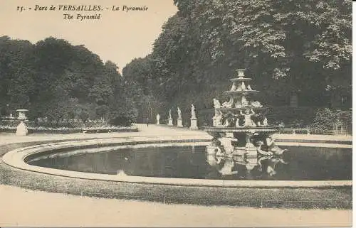 PC10778 Parc de Versailles. Die Pyramide. Frau Moreau. Nr. 15