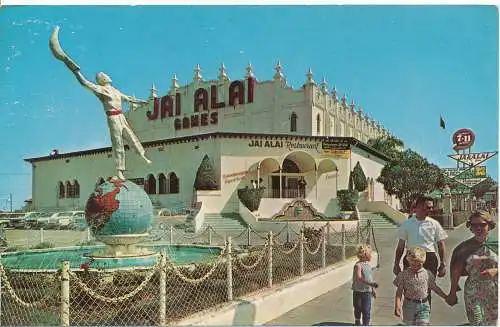 PC09705 Tageslichtszene. Jai Alai. Giebel Palast