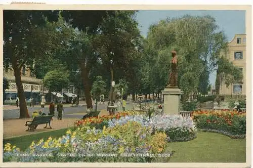 PC11529 Langer Garten. Statue von Dr. Wilson. Cheltenham. Glos