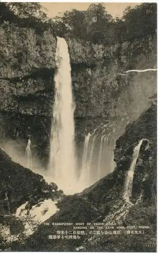 PC10947 Herrliche Aussicht auf die Kegonfälle, die auf der 120 m hohen Klippe hängen. Nikko.