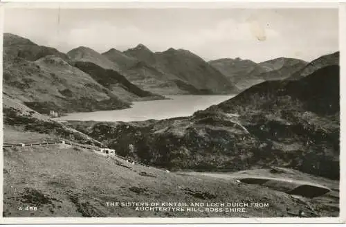 PC13352 Die Schwestern von Kintail und Loch Duich von Auchtertyre Hill. J. B. Weiß