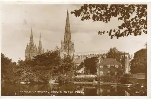 PC13686 Lichfield-Kathedrale aus Münsterpool. Valentinstag. RP. 1954