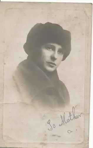 PC12999 alte Postkarte. Ein Frauenporträt. Violett M. Edwards