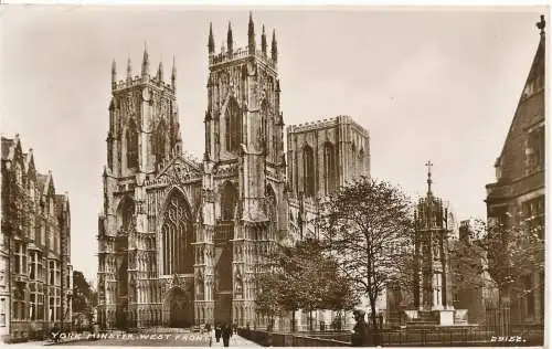 PC13737 York Minster. Westfront. R. Turner. RP. 1936