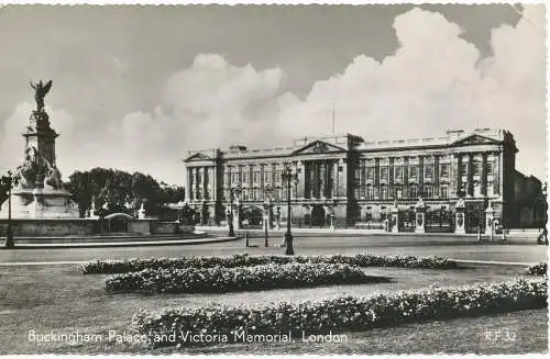 PC13732 Buckingham Palace und Victoria Memorial. London. RP. 1958