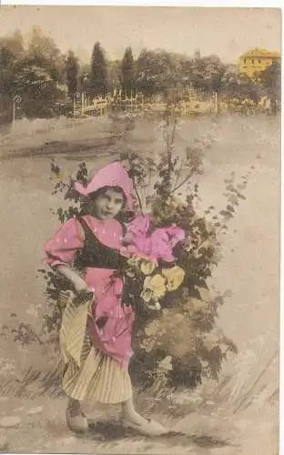 PC13184 alte Postkarte. Ein Mädchen mit Blumen. Nr. 401