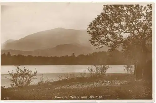 PC13560 Coniston Water and Old Man. Lachsserie. RP. 1931