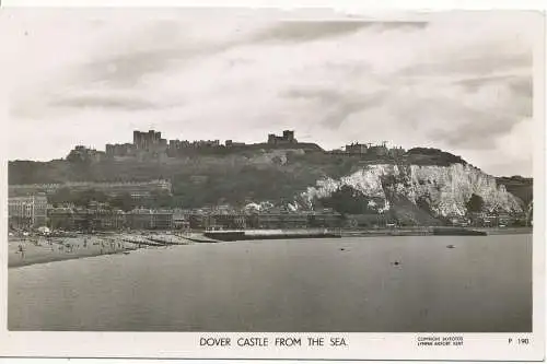 PC15216 Dover Castle aus dem Meer. Skyfotos. RP. 1951