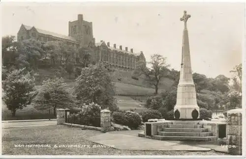 PC16132 Kriegsdenkmal und Universität. Bangor. RP