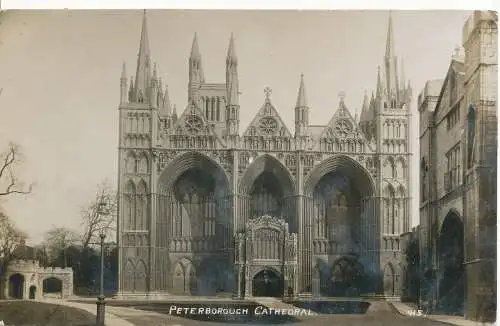 PC16492 Peterborough Cathedral. RP. 1914