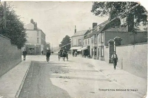 PC17669 Thrapston Bridge Street. Photochrom. 1909