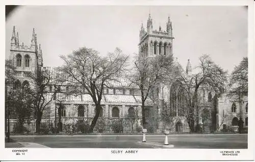 PC19143 Selby Abbey. Lilywhite