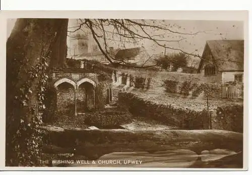 PC16734 Der Wunschbrunnen und die Kirche. Upwey. RP