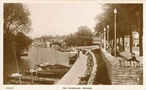 PC21863 Die Promenade. Windsor. RP