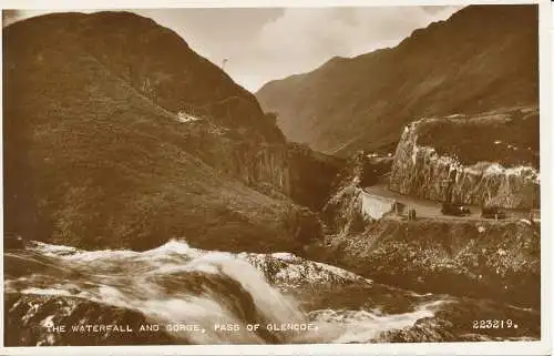 PC22091 Der Wasserfall und die Schlucht. Pass von Glencoe. Valentinstag. Nr. 223219. RP