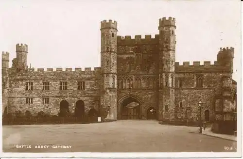 PC22669 Battle Abbey Gateway. S. und E. Norman. Nr. 105. RP