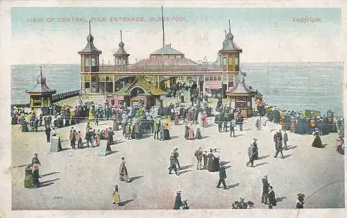 PC48279 Blick auf den zentralen Pier-Eingang. Blackpool