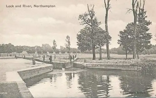 PC65621 Lock and River. Northampton. Valentinstag