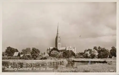 PC65452 Kathedrale von Salisbury vom Fluss aus. Fotopräzigkeit. Englisch. RP