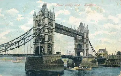 PC64484 Tower Bridge geschlossen. London. Der Blick auf London