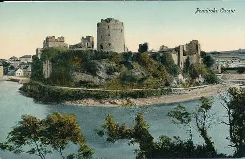 PC66274 Pembroke Castle. Nussschalenpresse