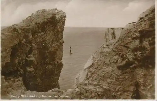 PC66871 Strandkopf und Leuchtturm. Eastbourne. RP