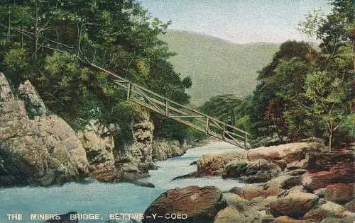 PC66389 Die Bergarbeiterbrücke. Bettws Y Coed. B. B. London