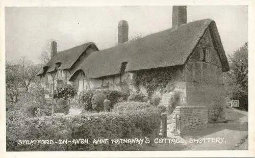 PC67288 Stratford on Avon. Anne Hathaways Cottage. Schrotflinte