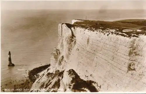 PC67964 Strandkopf und Leuchtturm. Eastbourne. Schuhschmied und Etheridge. Norman.